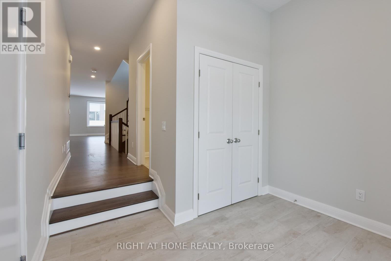 312 Wigwas Street, Ottawa, Ontario  K1K 5A1 - Photo 4 - X13435298