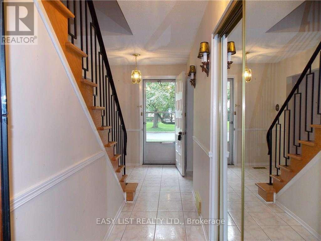3288 Clearwater Crescent, Ottawa, Ontario  K1V 7S2 - Photo 3 - X13435300