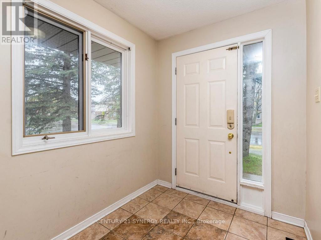 1 Winnegreen Court, Ottawa, Ontario  K1G 5P3 - Photo 4 - X13435384