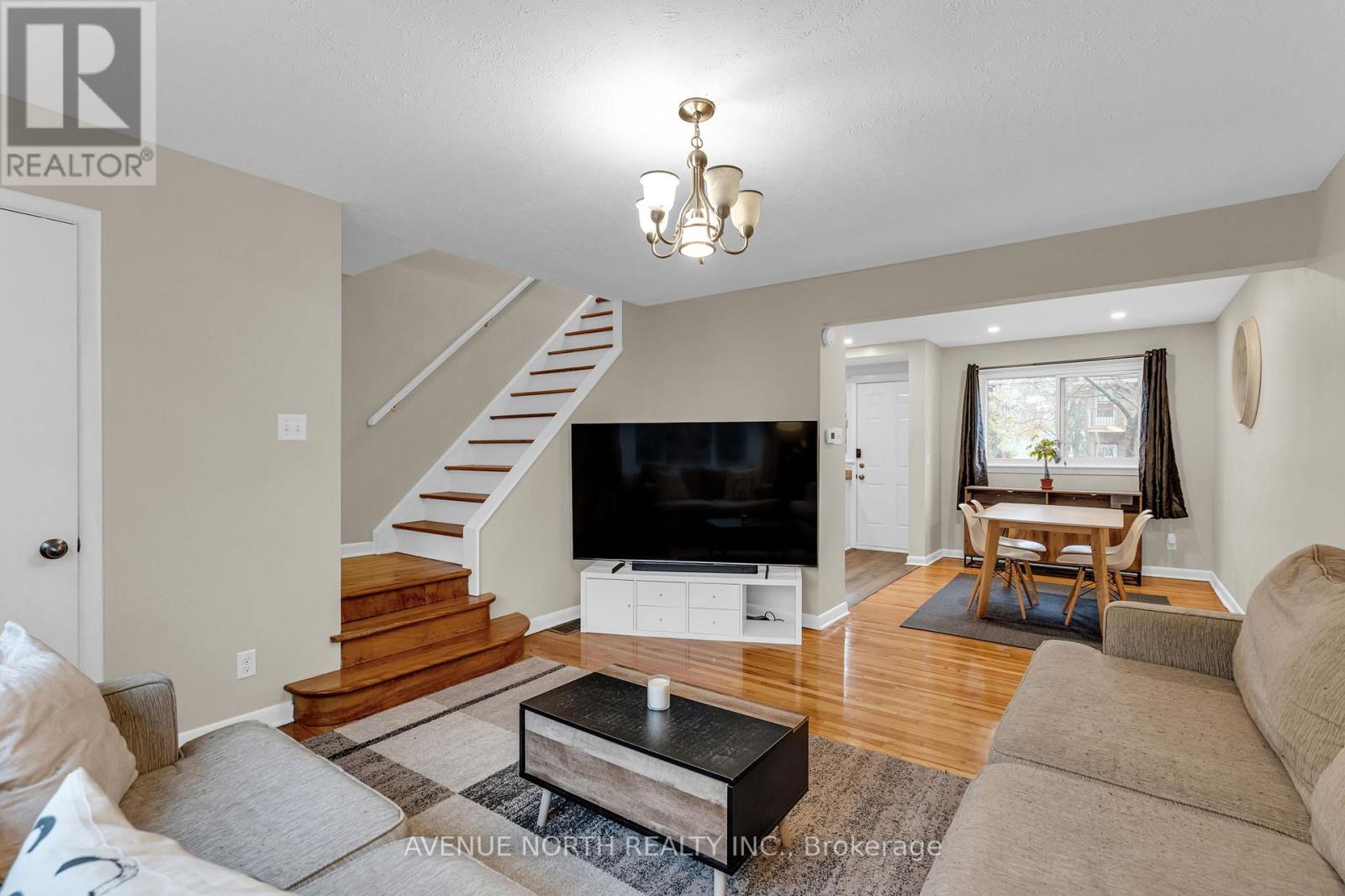 1202 Summerville Avenue, Ottawa, Ontario  K1Z 8G4 - Photo 3 - X13435392