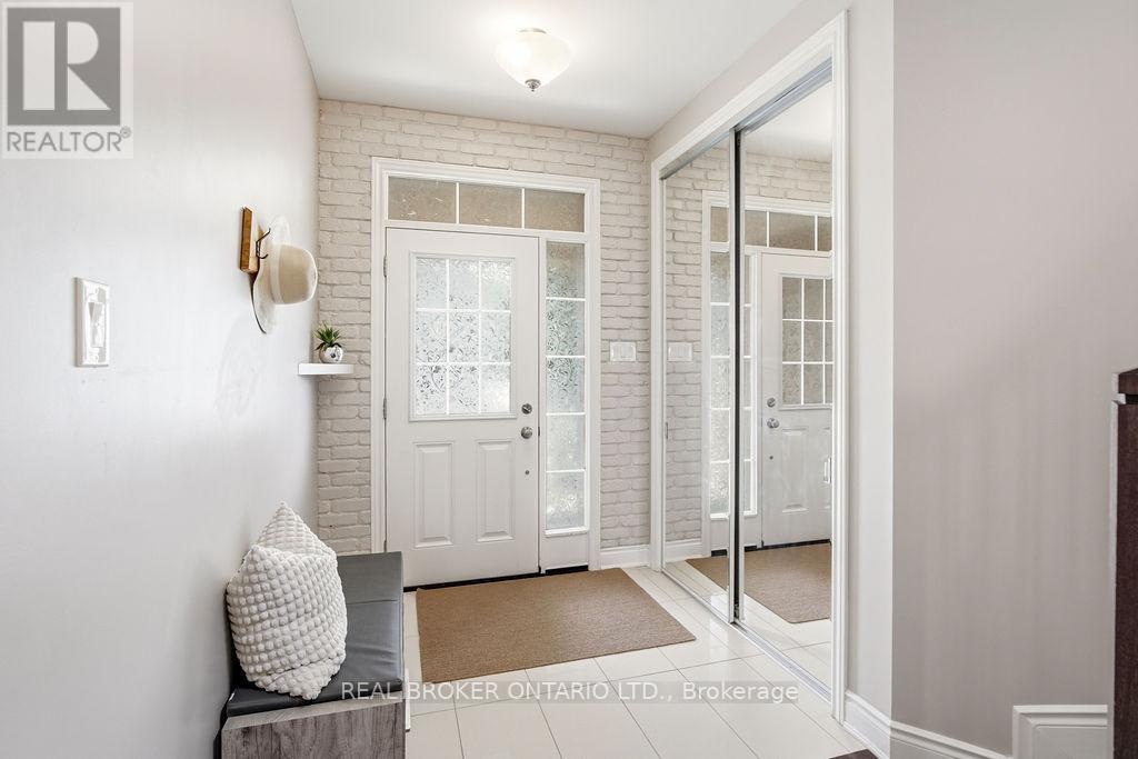 984 Shimmerton Circle, Ottawa, Ontario  K2M 0L4 - Photo 3 - X13435842