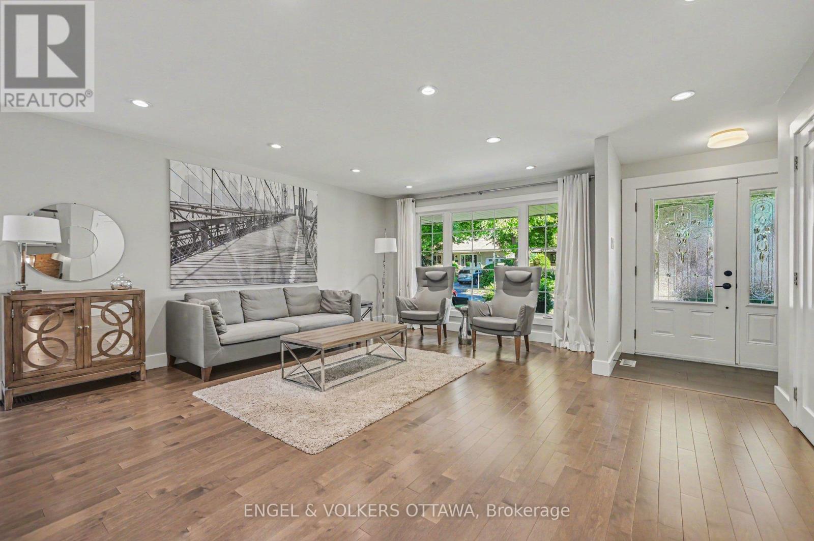 1299 Alloway Crescent, Ottawa, Ontario  K1K 3Y9 - Photo 2 - X13435926