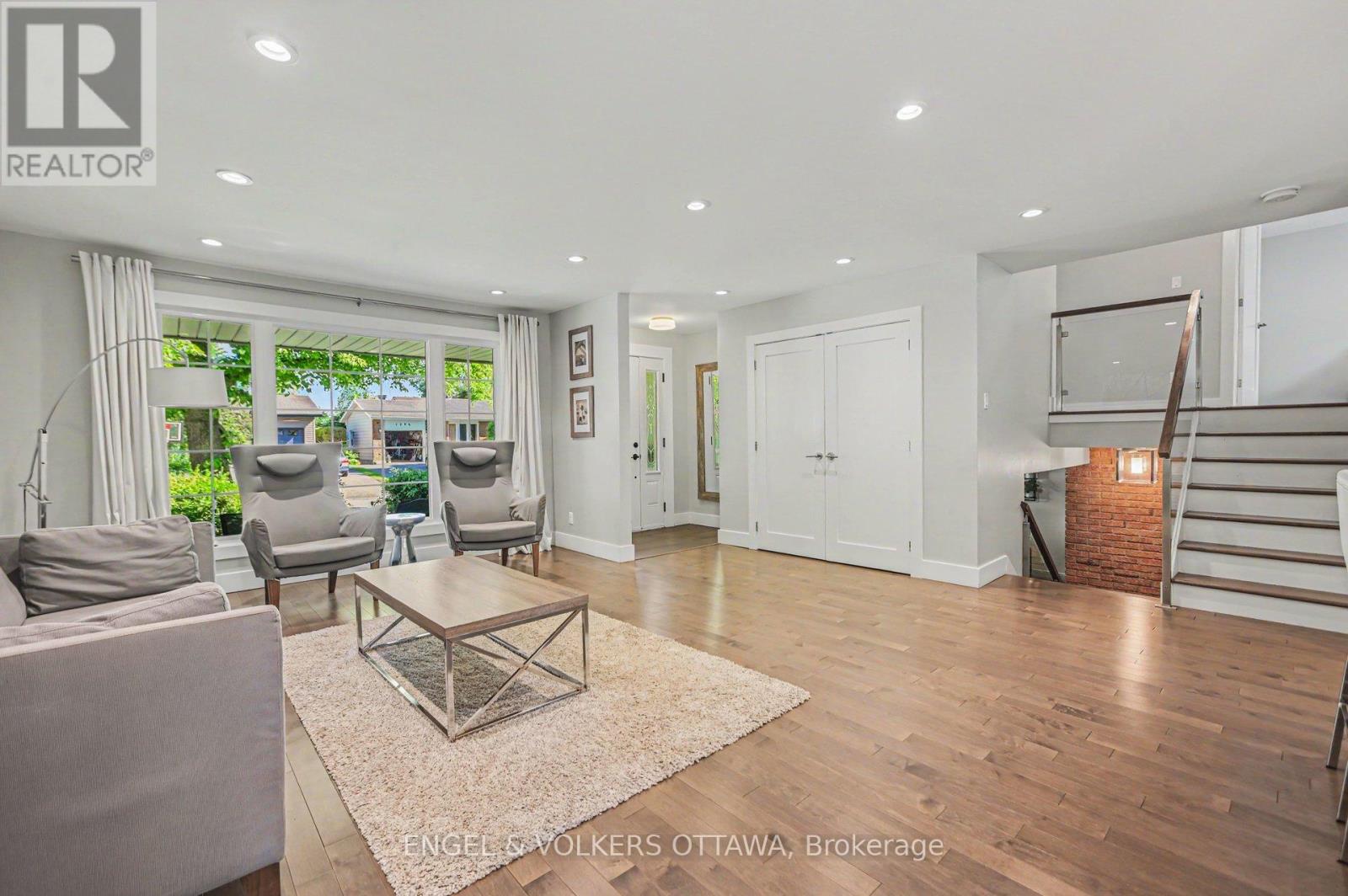 1299 Alloway Crescent, Ottawa, Ontario  K1K 3Y9 - Photo 3 - X13435926