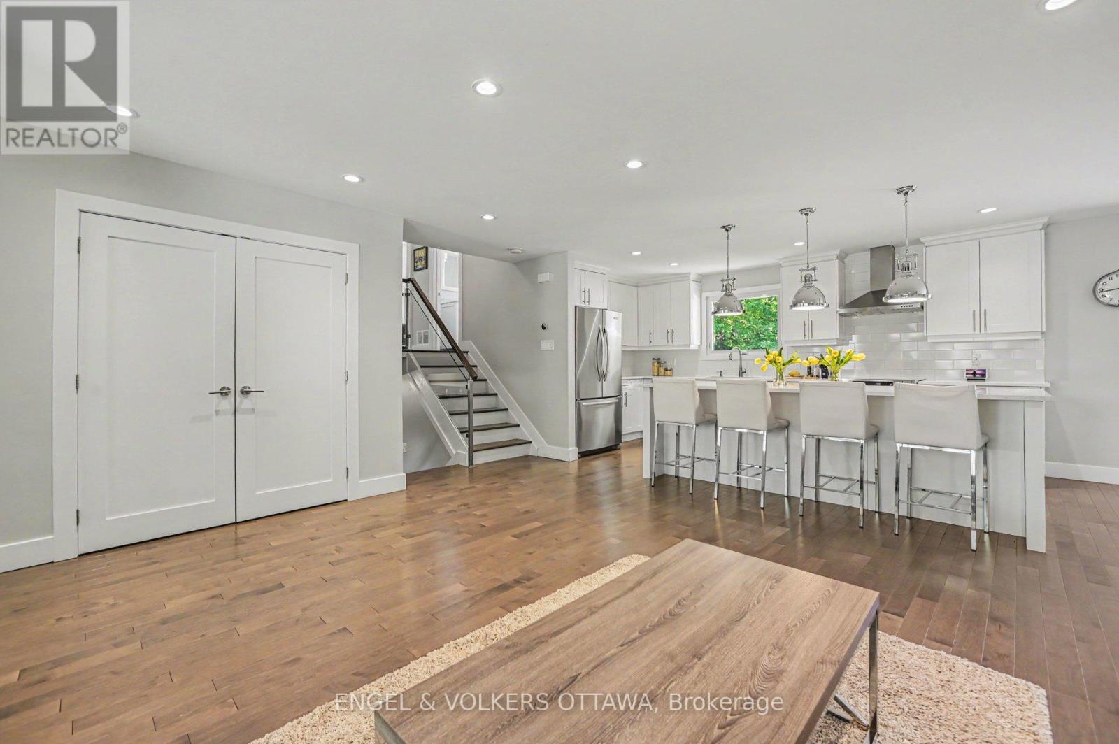 1299 Alloway Crescent, Ottawa, Ontario  K1K 3Y9 - Photo 4 - X13435926