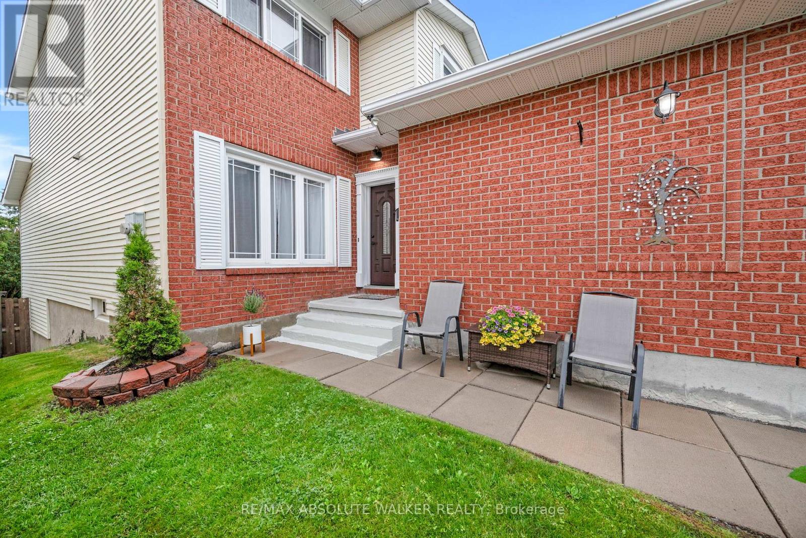 2061 Legrand Crescent, Ottawa, Ontario  K1E 3R1 - Photo 3 - X13435932