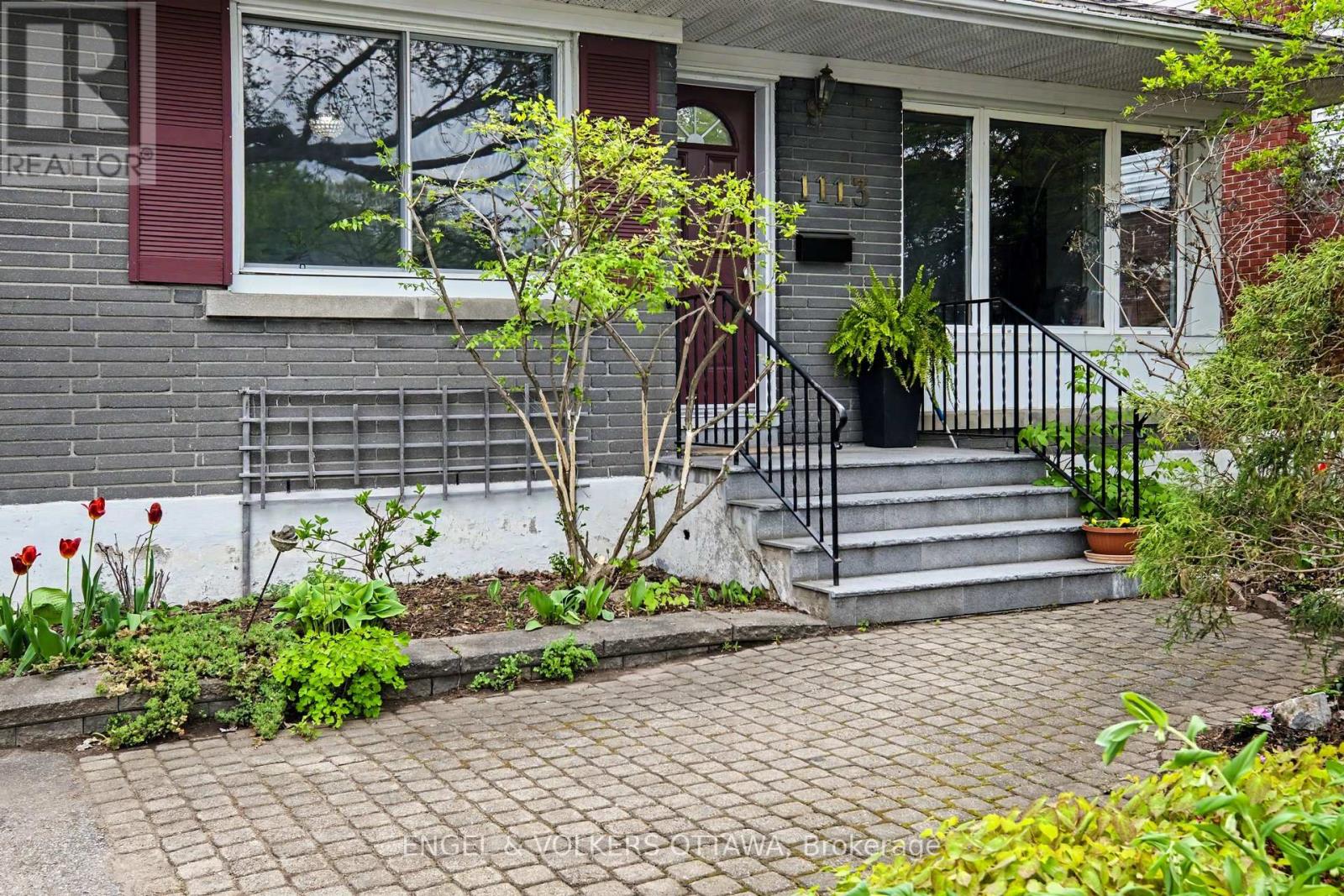 1113 Field Street, Ottawa, Ontario  K2C 2P6 - Photo 2 - X13435946