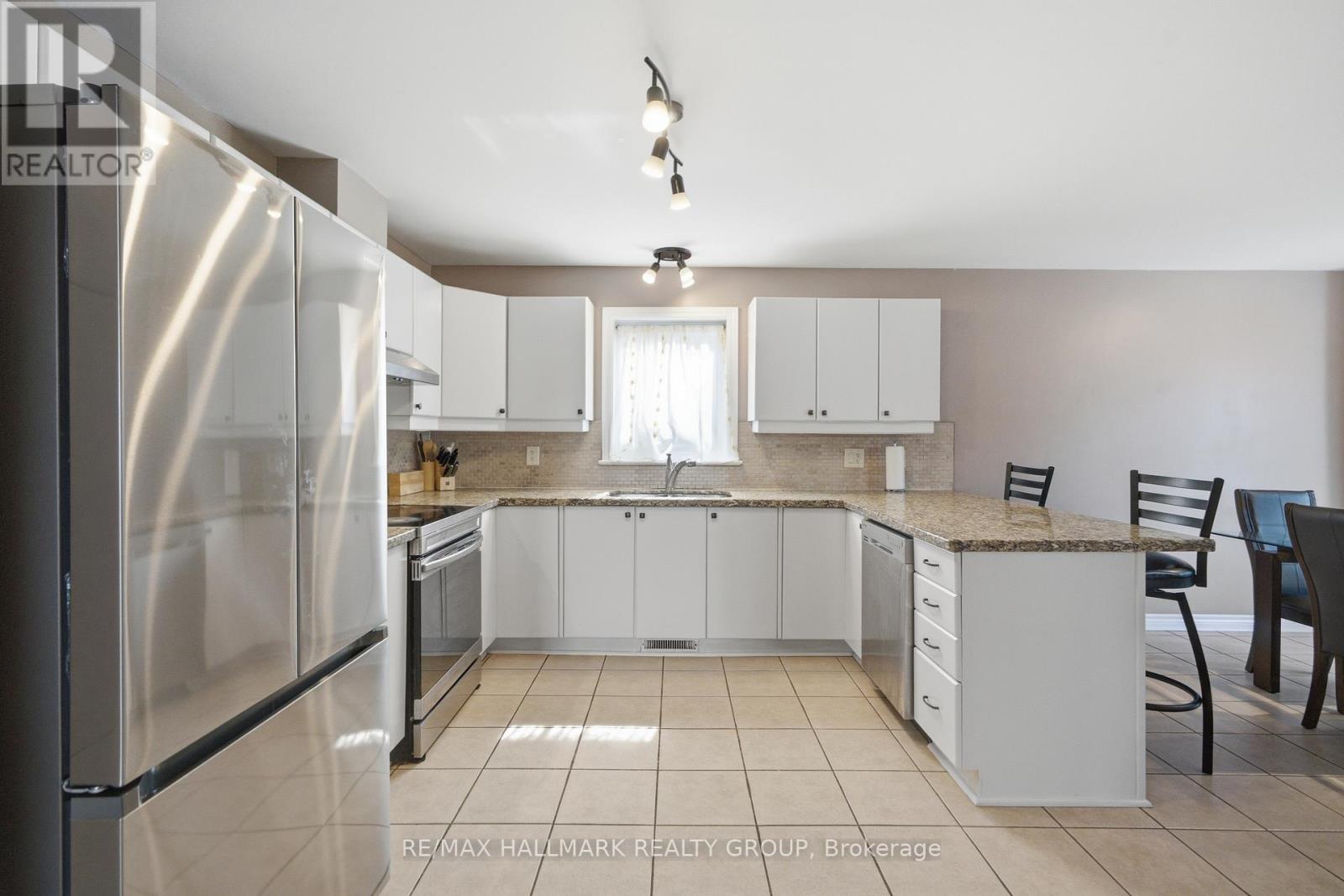 800 Long Point Circle, Ottawa, Ontario  K1T 4H6 - Photo 18 - X13435950
