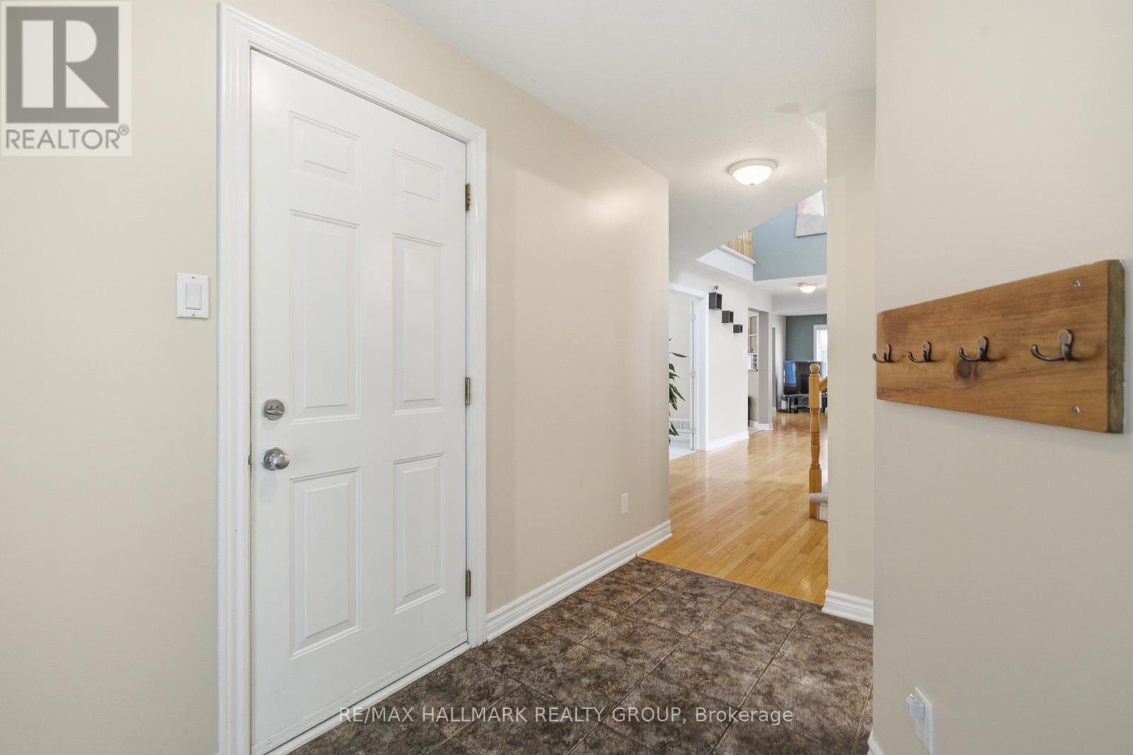 800 Long Point Circle, Ottawa, Ontario  K1T 4H6 - Photo 3 - X13435950