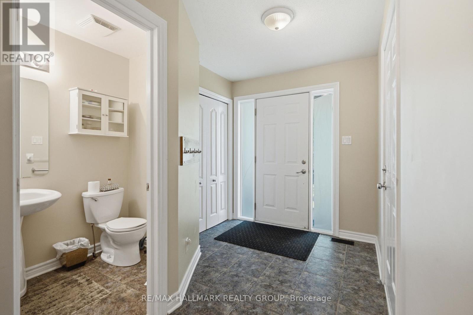 800 Long Point Circle, Ottawa, Ontario  K1T 4H6 - Photo 4 - X13435950