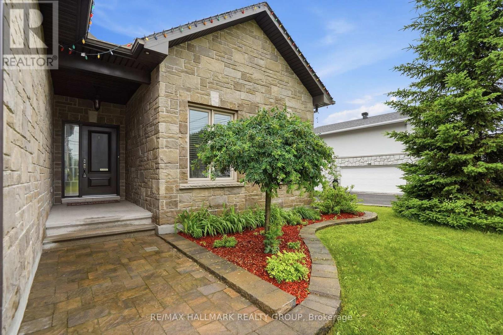 1028 Laviolette Street, Clarence-Rockland, Ontario  K4K 1B8 - Photo 2 - X13435992