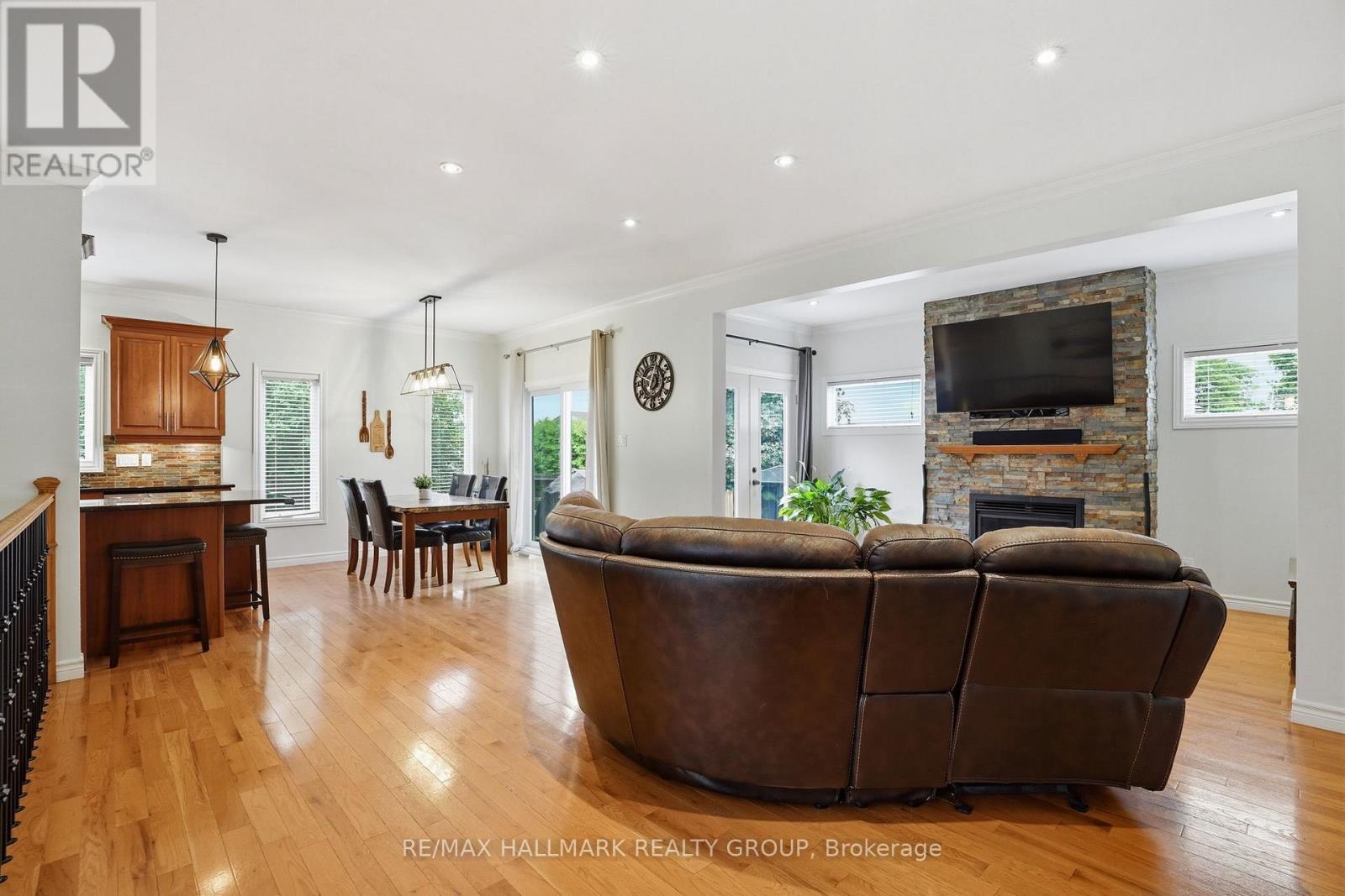 1028 Laviolette Street, Clarence-Rockland, Ontario  K4K 1B8 - Photo 4 - X13435992