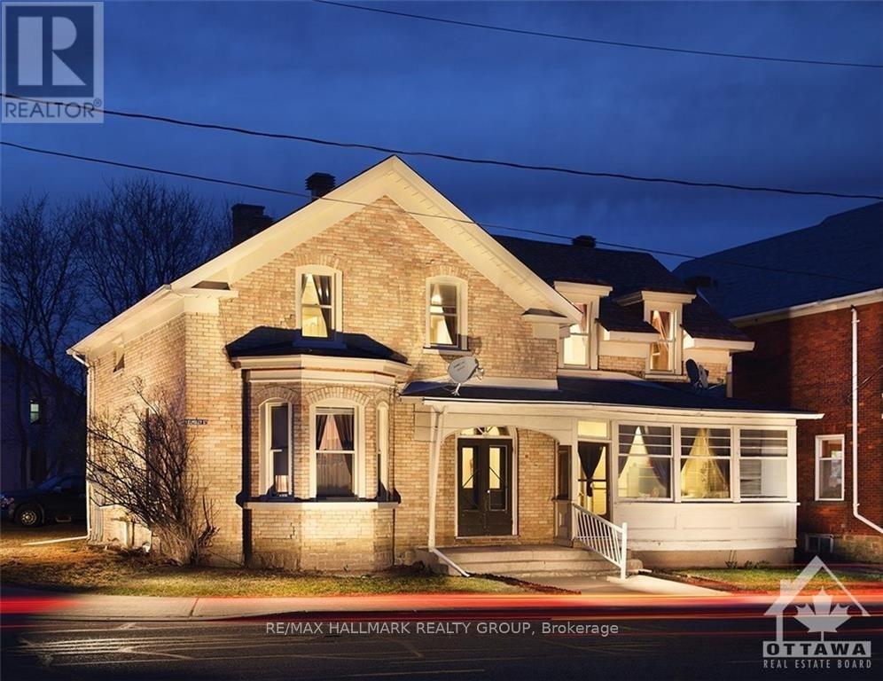 15 ELMSLEY ST N STREET, Smiths Falls, Ontario