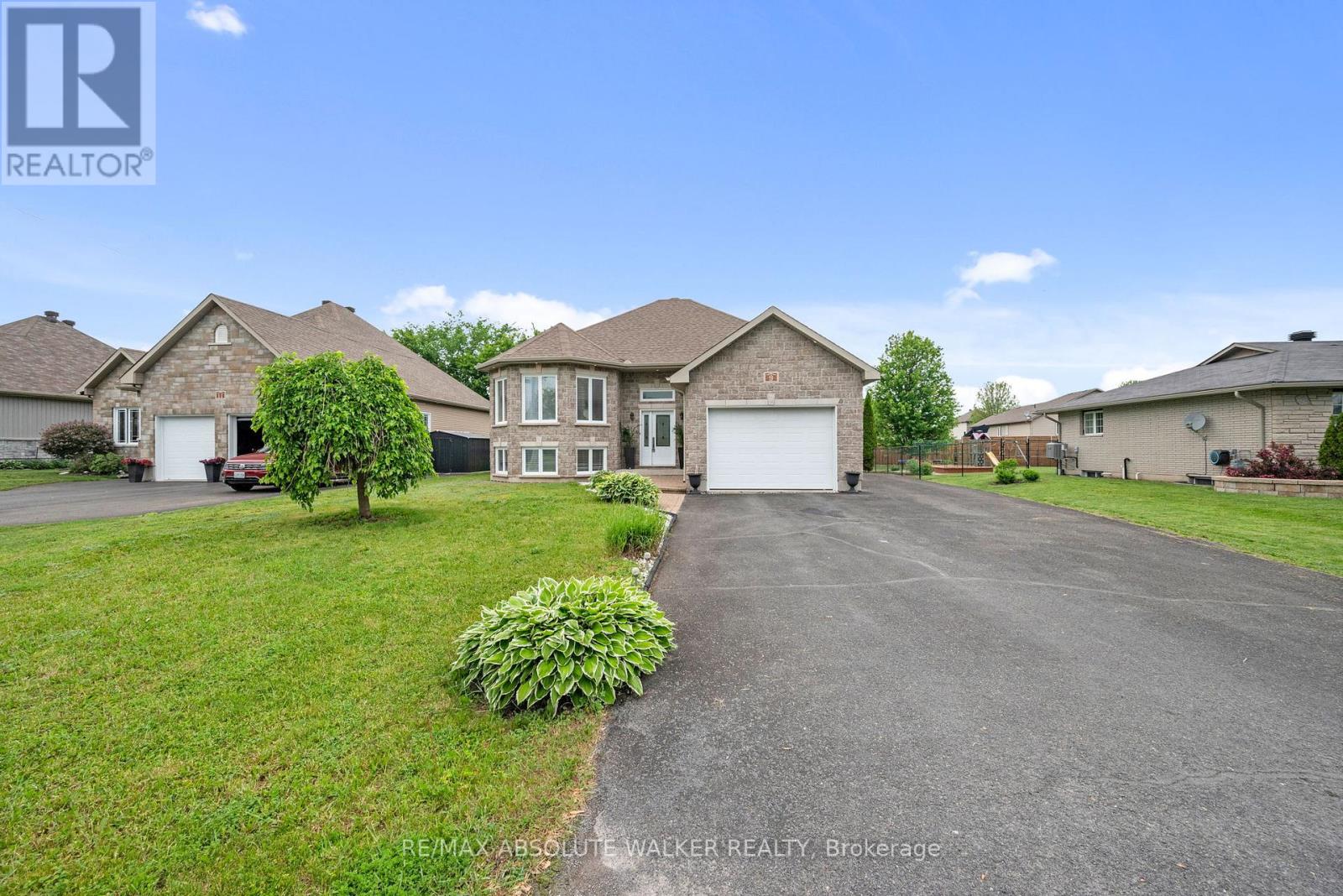 9 GLOSS STREET, North Stormont, Ontario