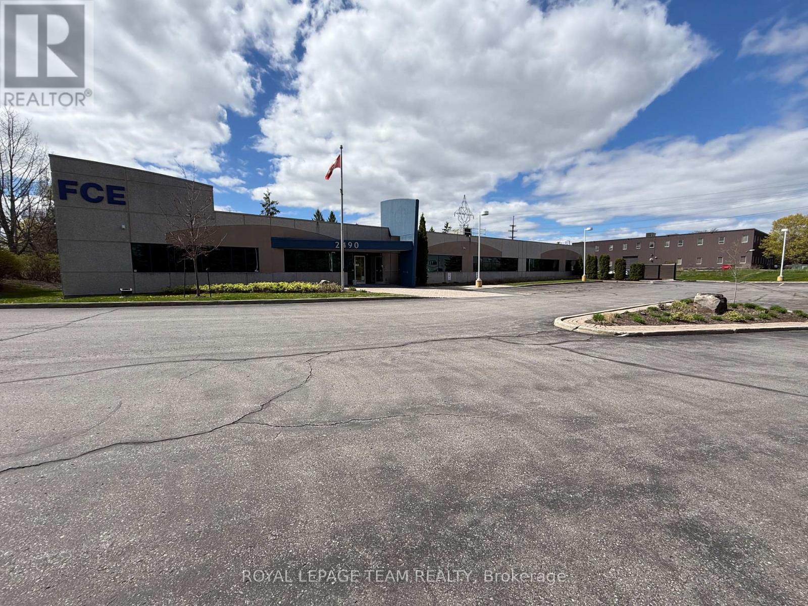 2490 Don Reid Drive, Ottawa, Ontario  K1H 1E1 - Photo 2 - X13437180