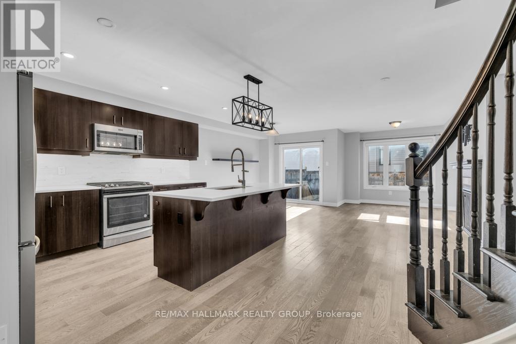 600 Parade Drive, Ottawa, Ontario  K2S 0Y5 - Photo 3 - X13437186
