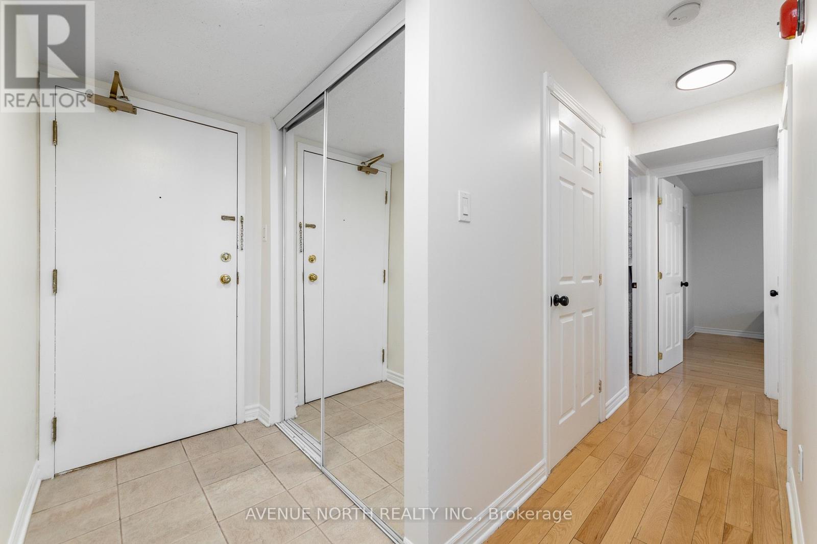 202 - 270 Lorry Greenberg Drive, Ottawa, Ontario  K1T 3K2 - Photo 2 - X13437454