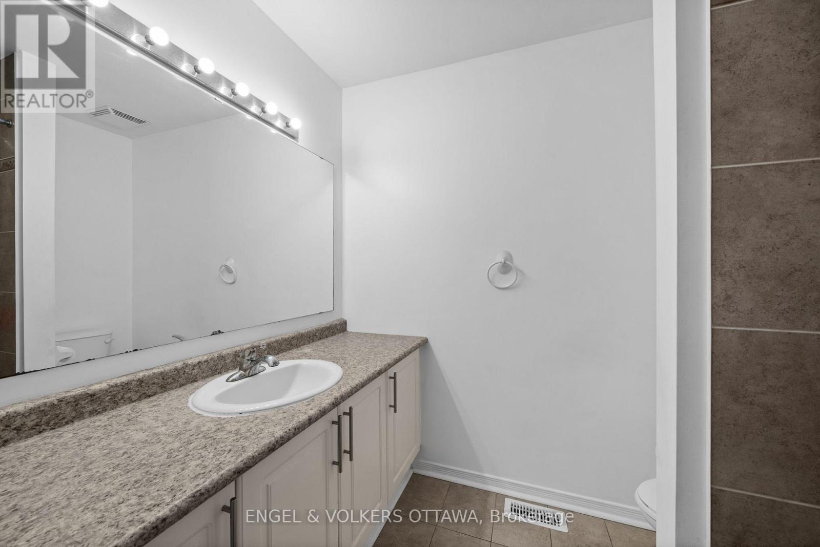 212 Macoun Circle, Ottawa, Ontario  K1T 0H9 - Photo 21 - X13437934
