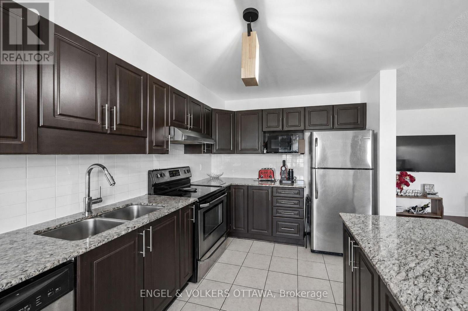212 Macoun Circle, Ottawa, Ontario  K1T 0H9 - Photo 9 - X13437934