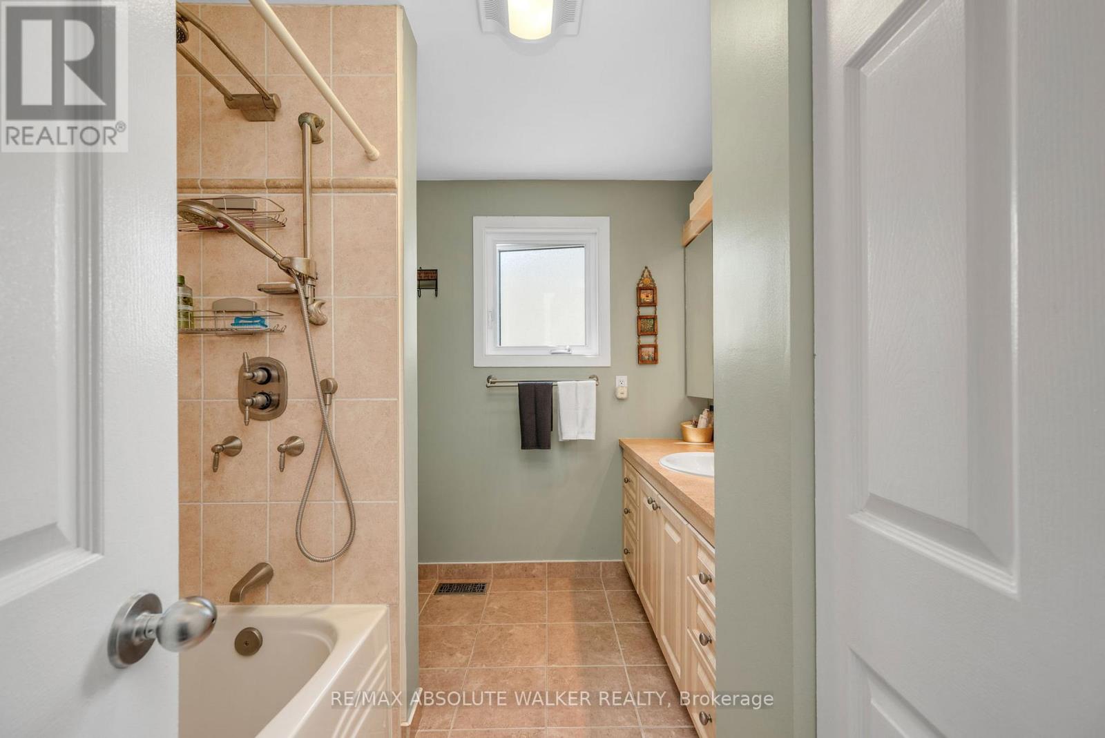 1546 Meadowfield Place, Ottawa, Ontario  K1C 5V9 - Photo 25 - X13438122