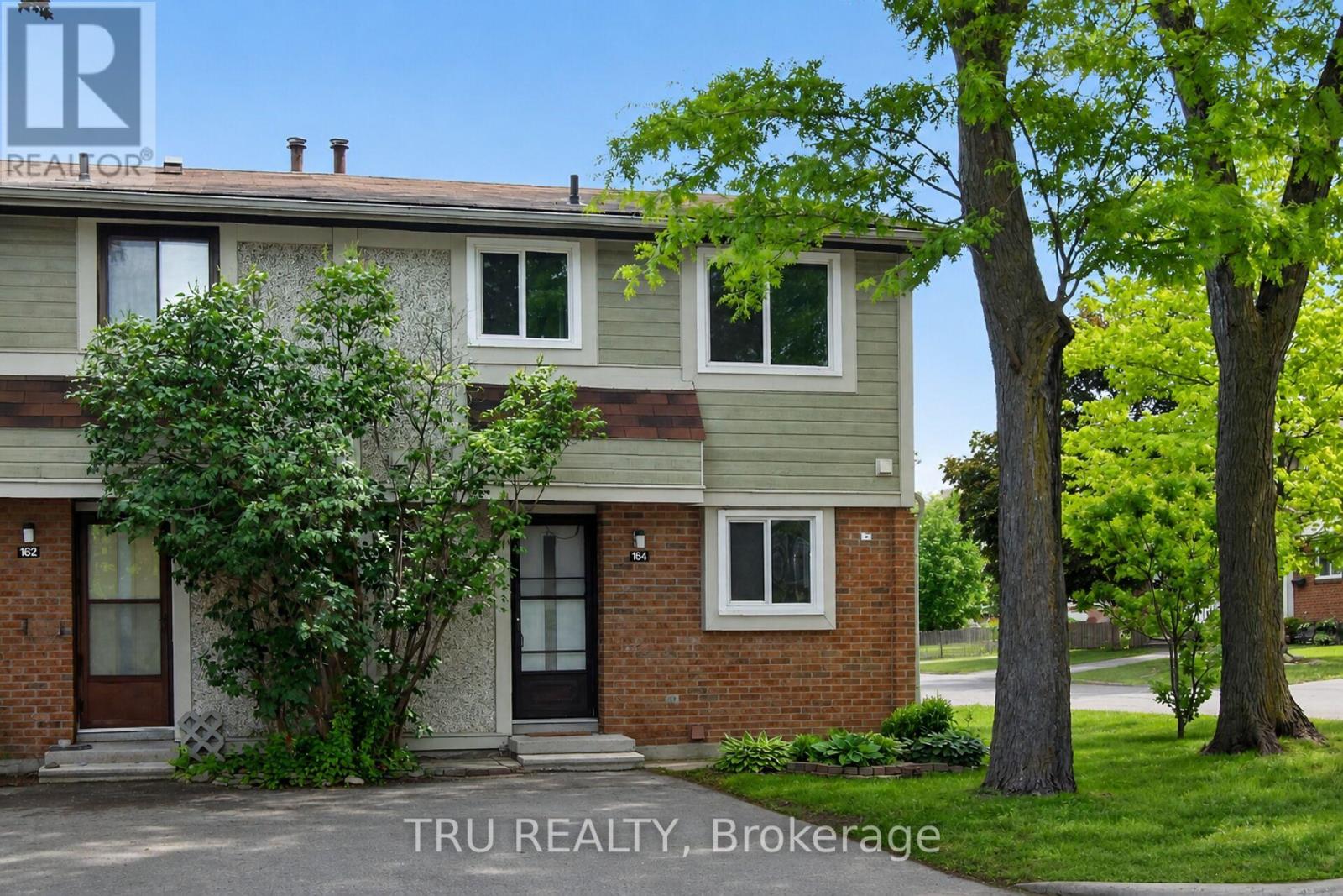16-164 BARROW CRESCENT, Ottawa, Ontario