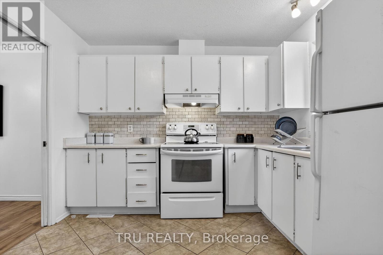 16-164 Barrow Crescent, Ottawa, Ontario  K2L 2J1 - Photo 5 - X13438182