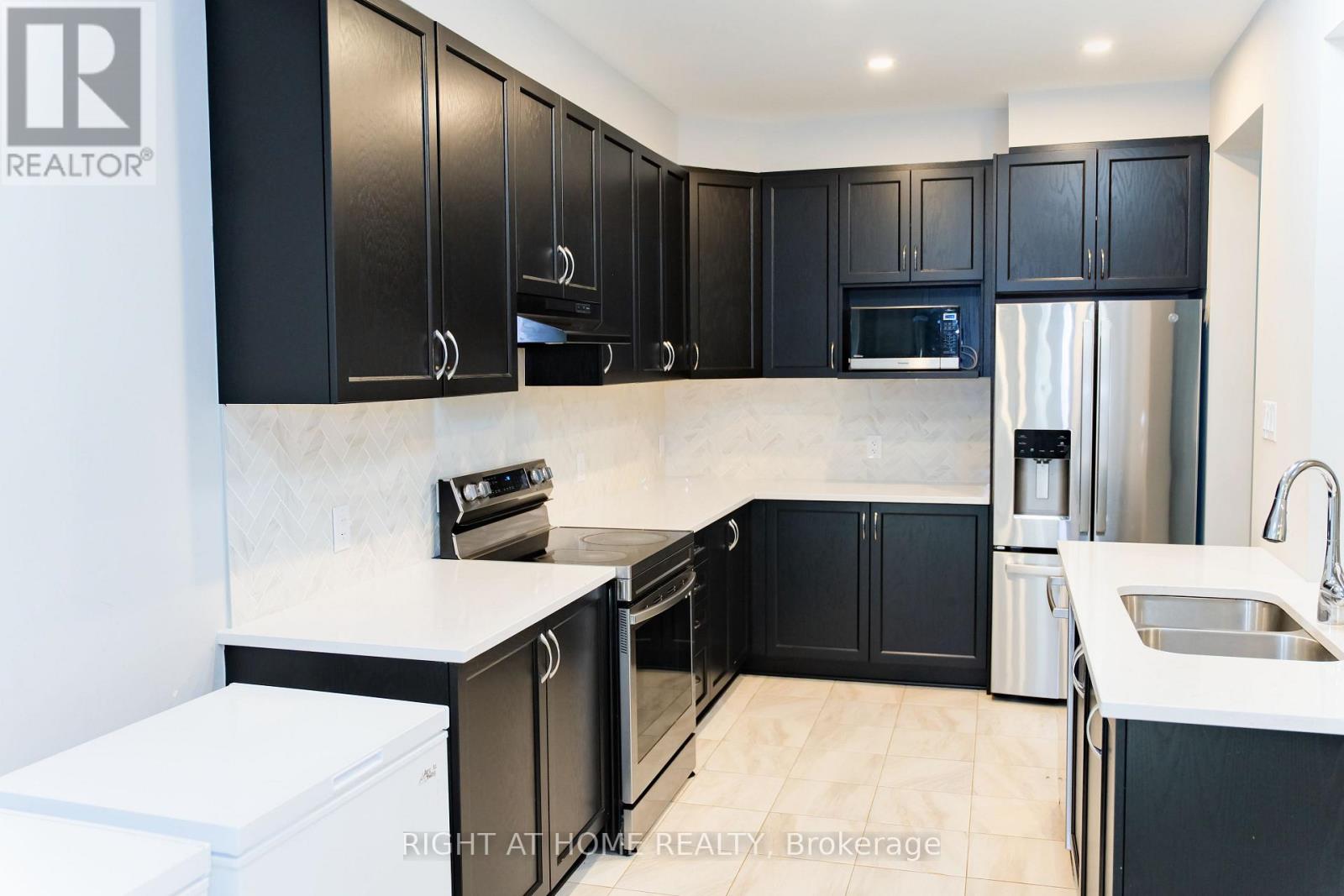 76 Kindred Row, Ottawa, Ontario  K2S 3A2 - Photo 8 - X13438266