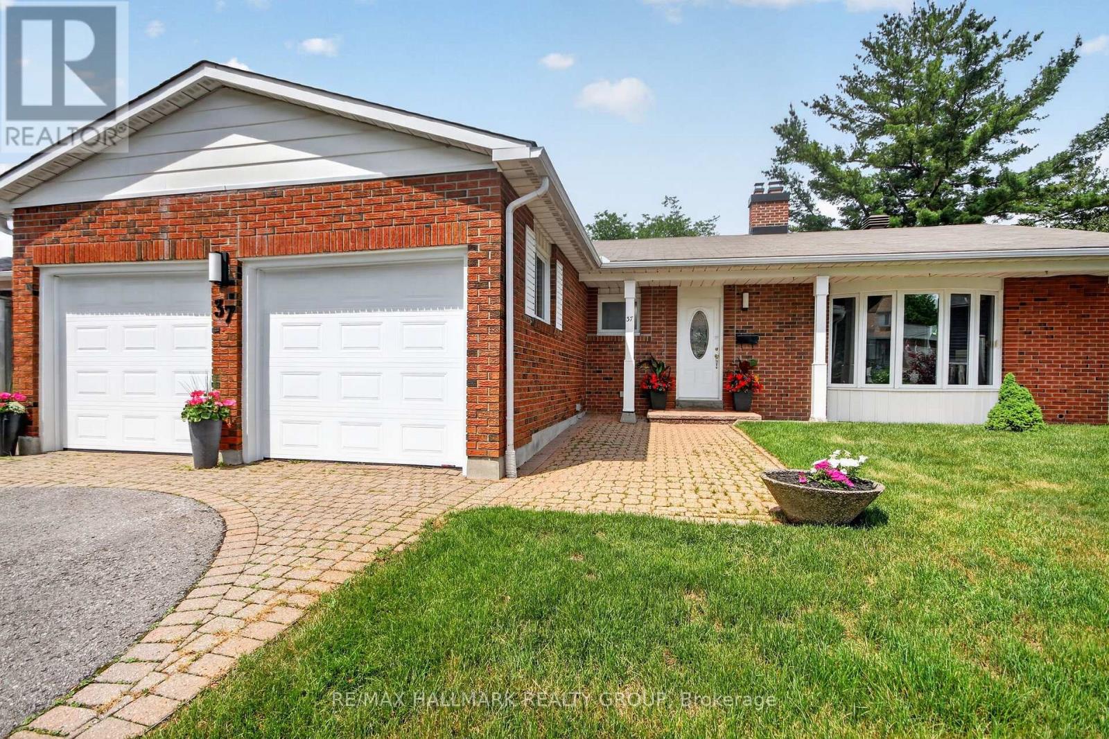 37 Parkwood Crescent, Ottawa, Ontario  K1B 3J5 - Photo 2 - X13438492