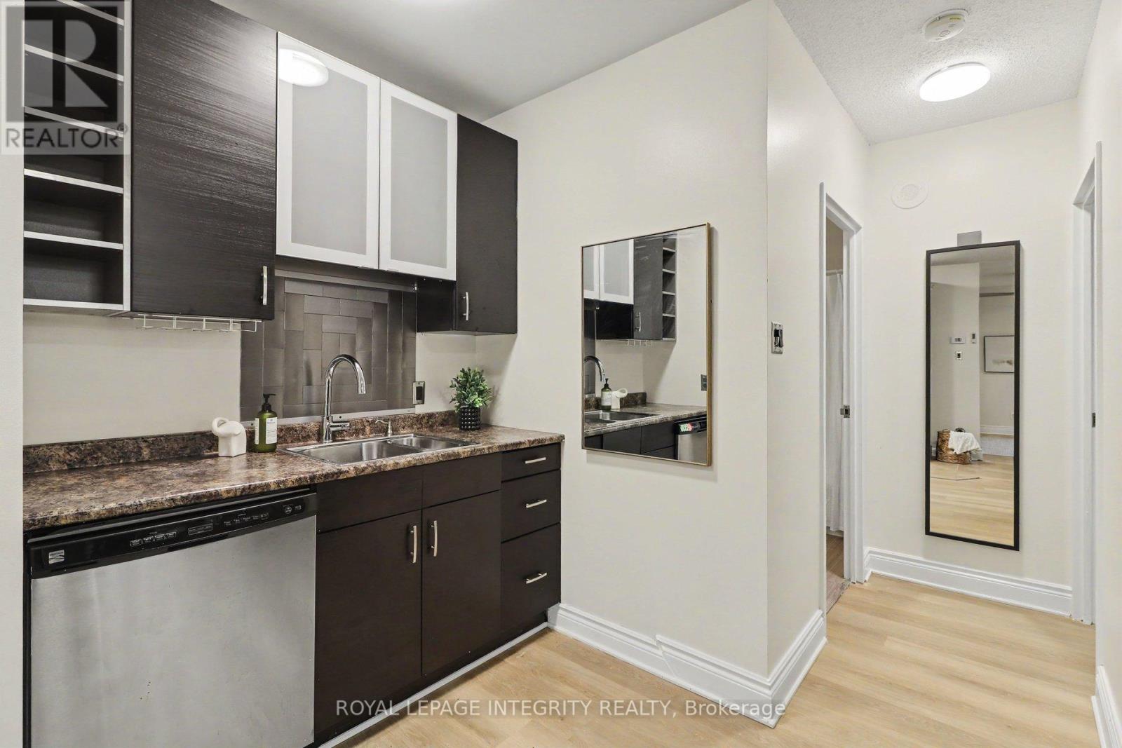 102 - 200 Bay Street S, Ottawa, Ontario  K1R 7W8 - Photo 13 - X13438612