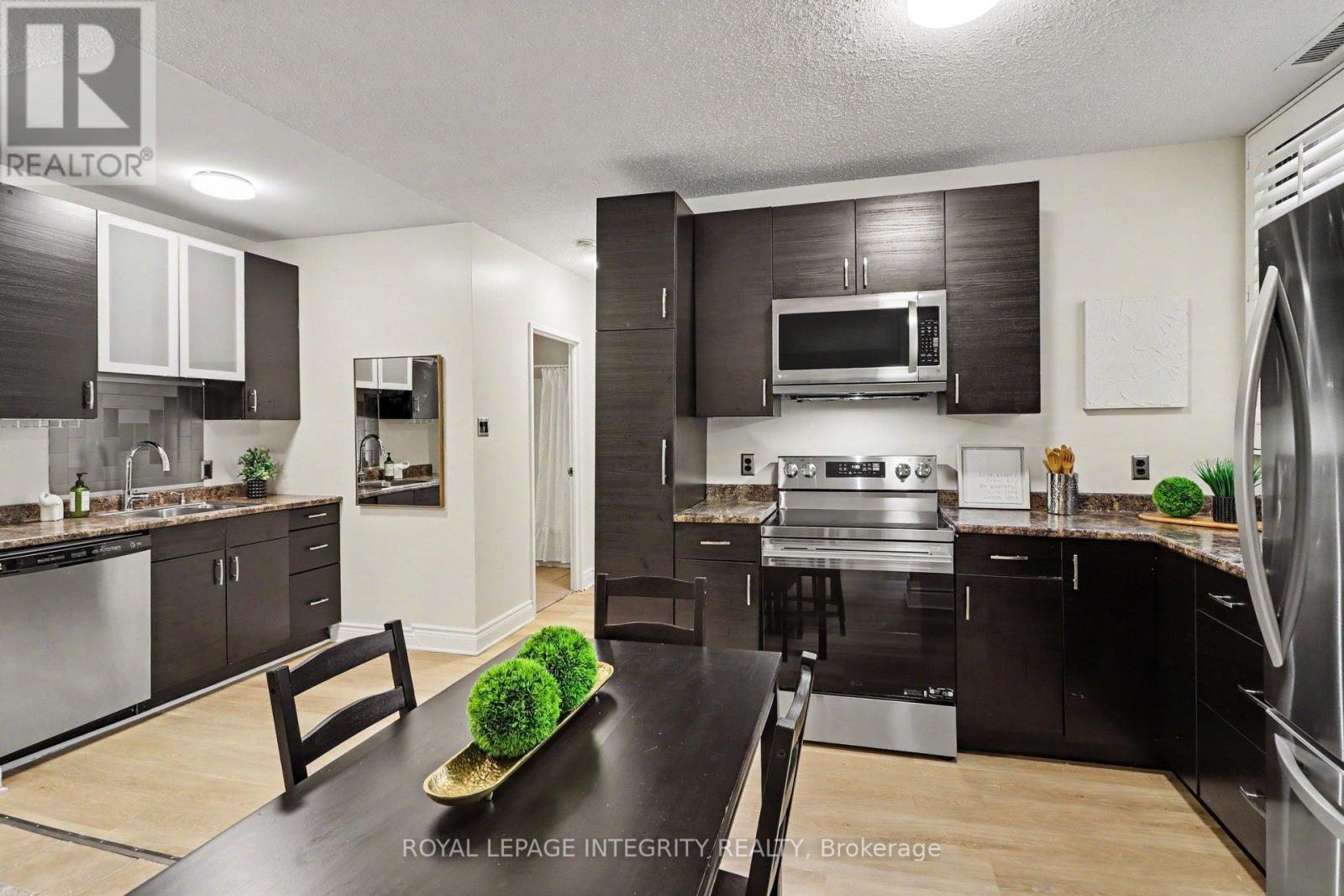 102 - 200 Bay Street S, Ottawa, Ontario  K1R 7W8 - Photo 16 - X13438612