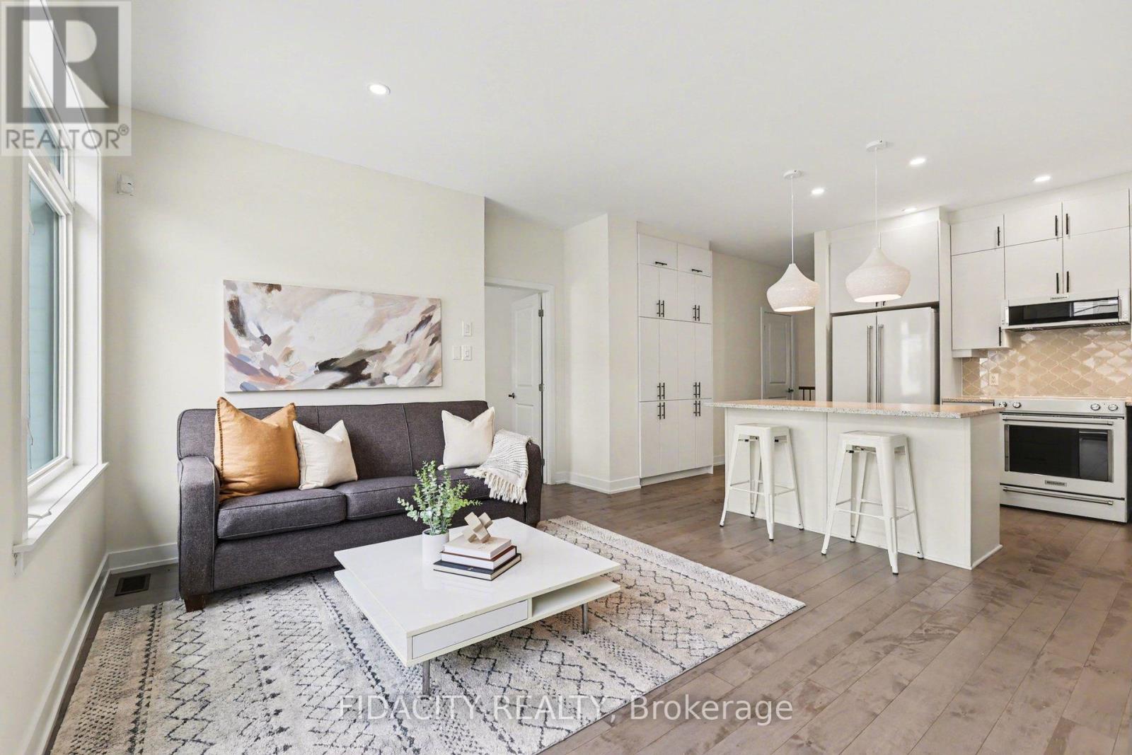 565 Bobolink Ridge, Ottawa, Ontario  K2S 2P4 - Photo 7 - X13438714