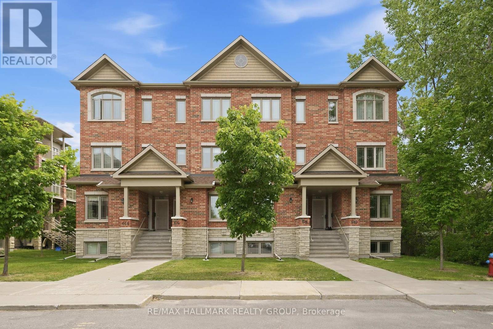 670 Danaca Private, Ottawa, Ontario  K1K 2V7 - Photo 1 - X13438934