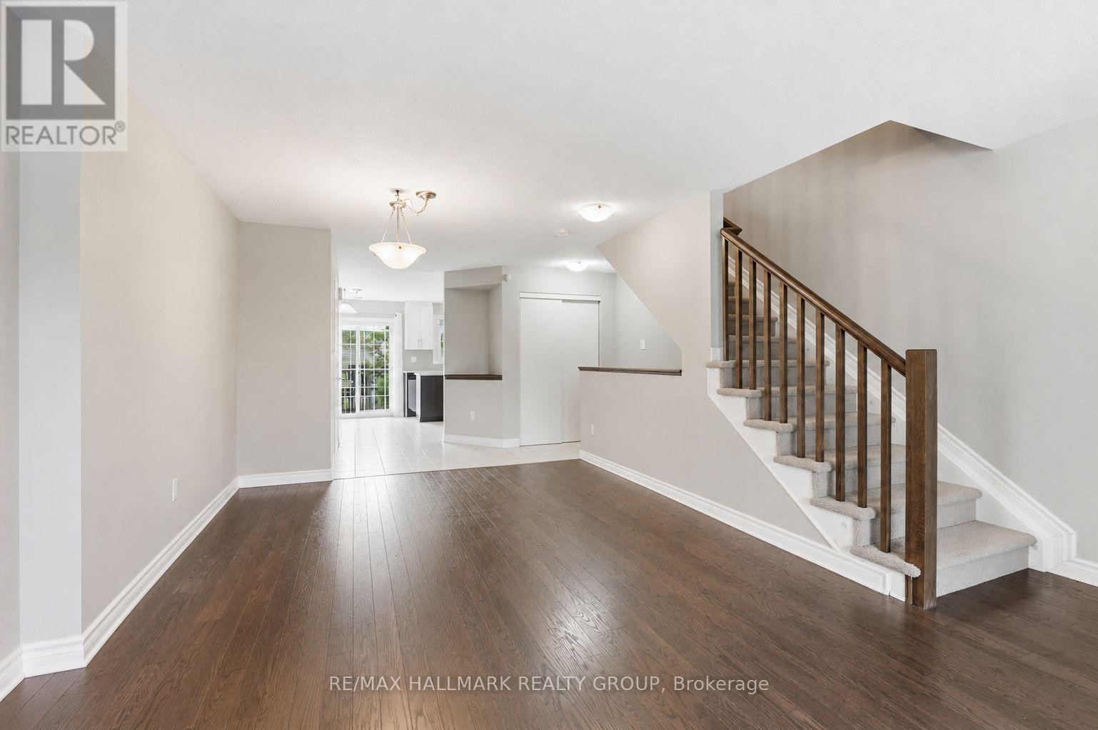 670 Danaca Private, Ottawa, Ontario  K1K 2V7 - Photo 11 - X13438934