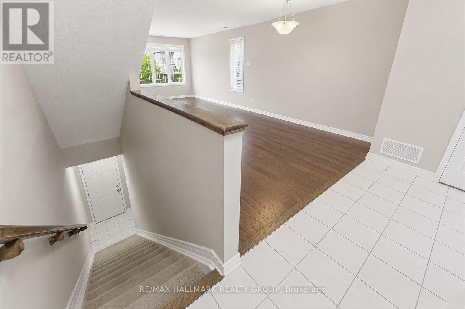 670 Danaca Private, Ottawa, Ontario  K1K 2V7 - Photo 2 - X13438934