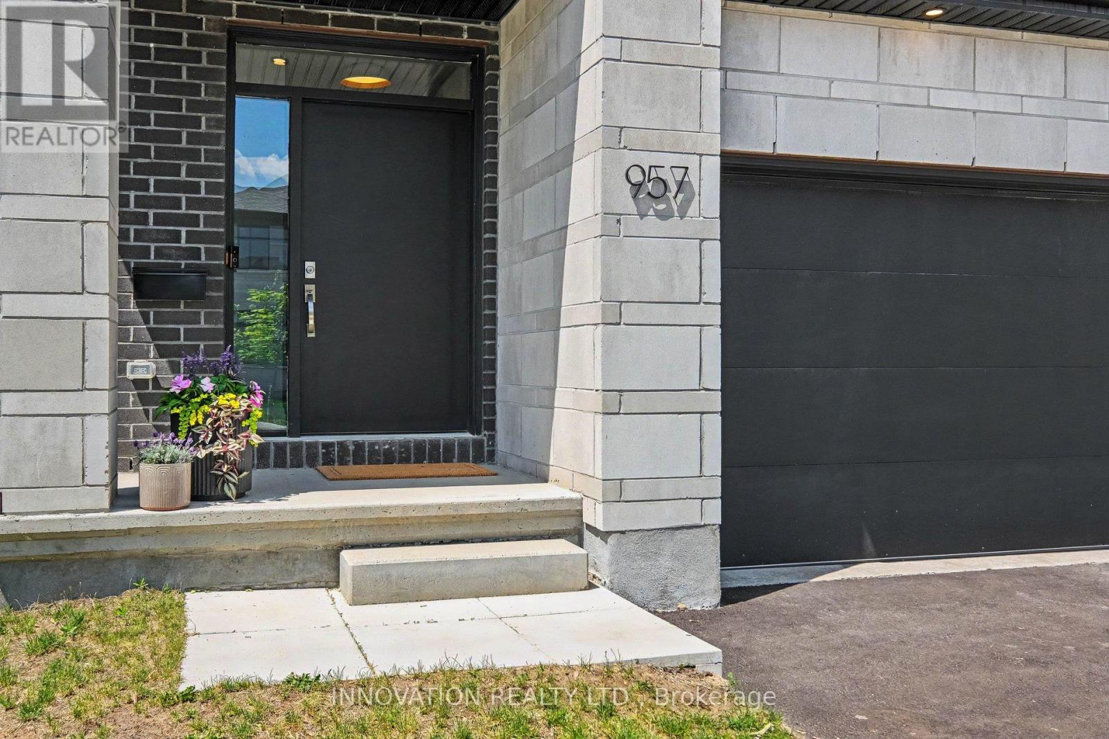 957 Atrium Ridge, Ottawa, Ontario  K4M 0P3 - Photo 2 - X13438938