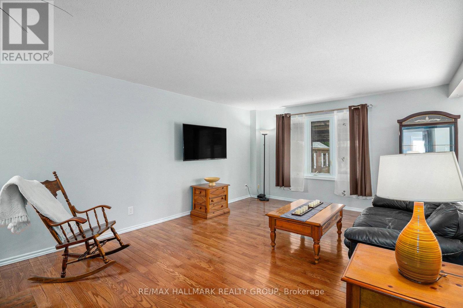 270 Mceachern Crescent, Ottawa, Ontario  K1E 3K5 - Photo 9 - X13439088