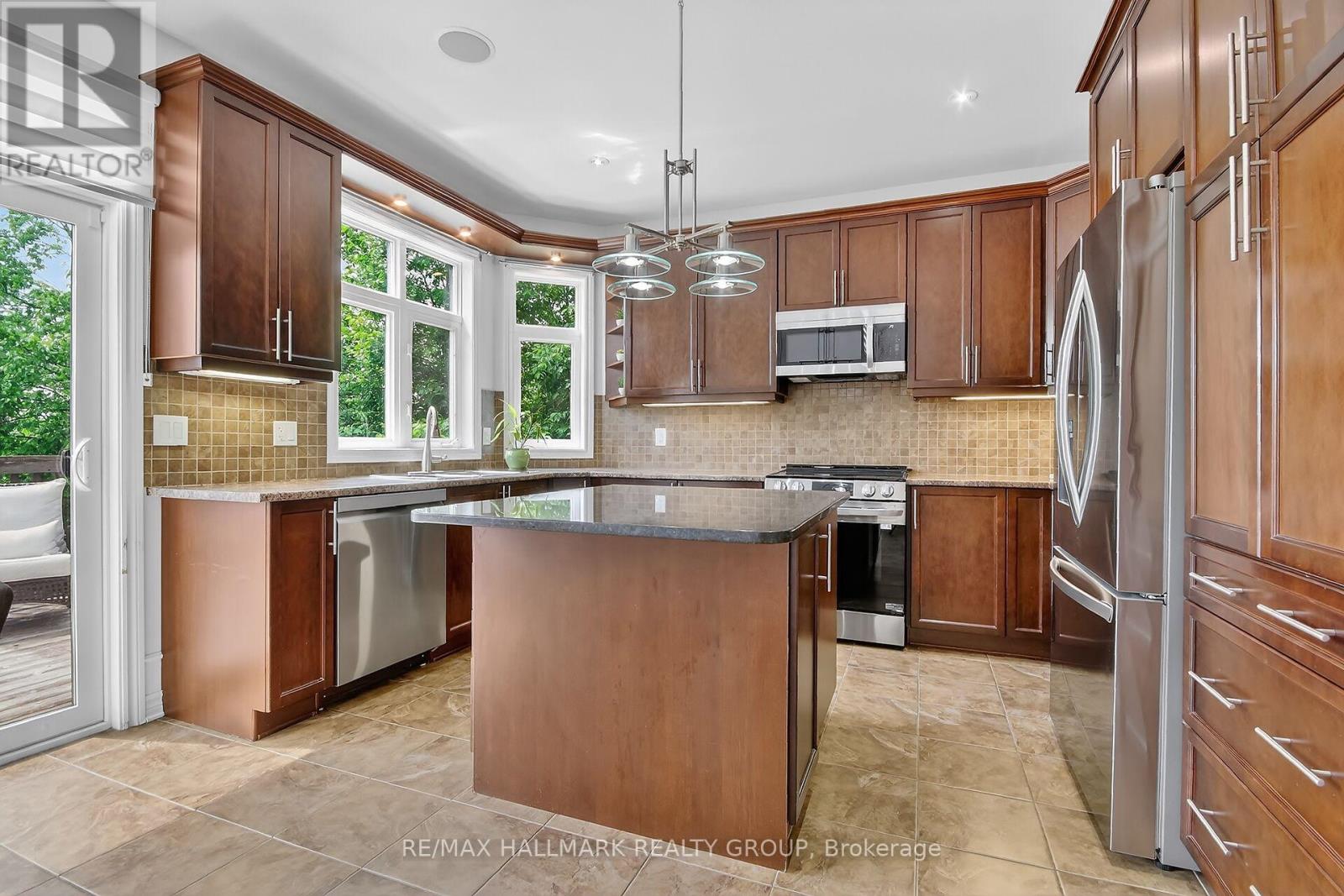 189 Bridgestone Drive, Ottawa, Ontario  K2M 0C5 - Photo 3 - X13439238