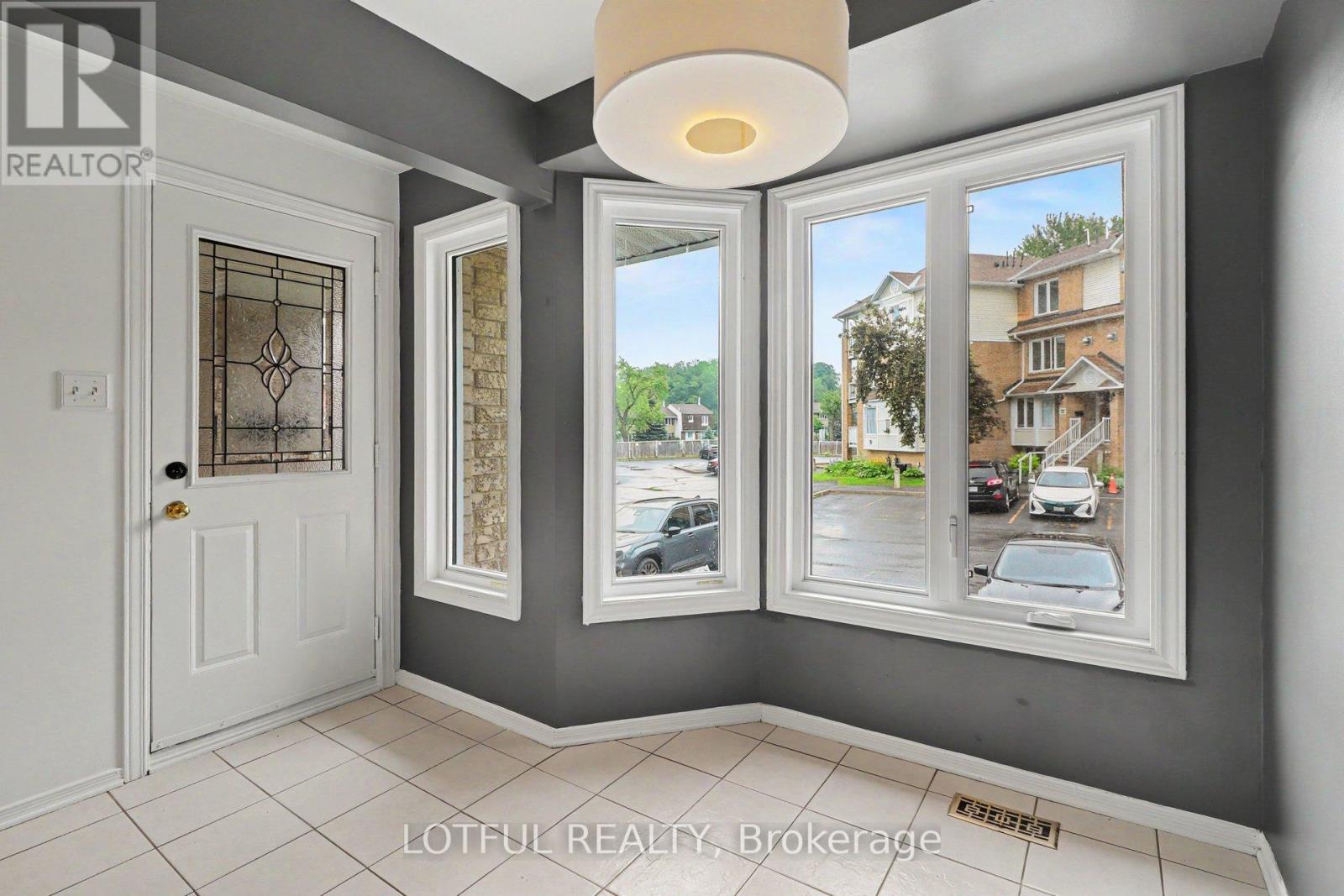 1663 Locksley Lane, Ottawa, Ontario  K1J 1B6 - Photo 3 - X13439722