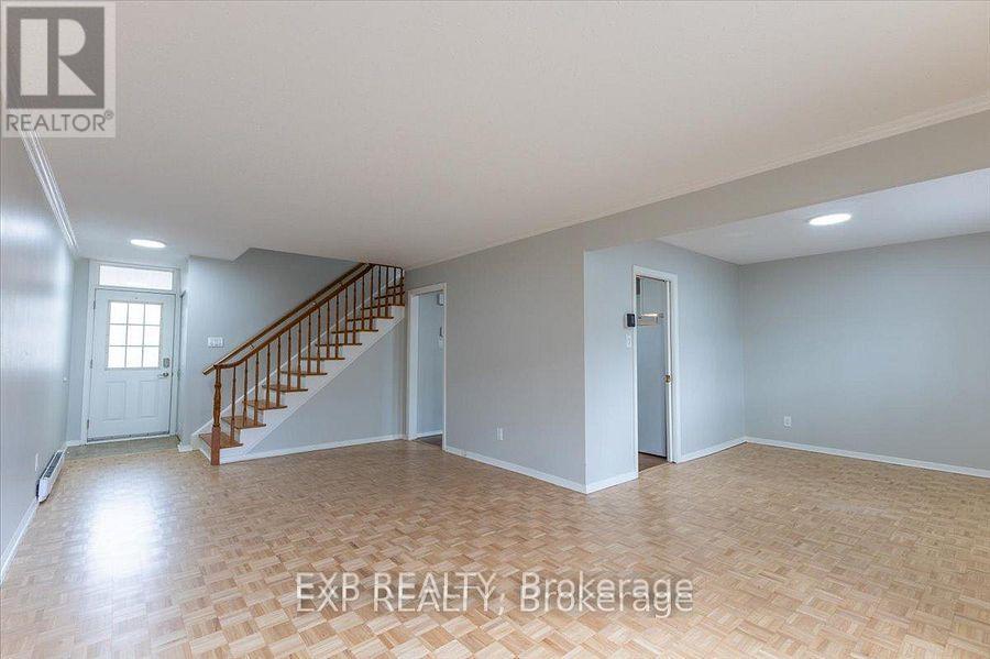 15 Jansen Road, Ottawa, Ontario  K2H 5W6 - Photo 6 - X13439768