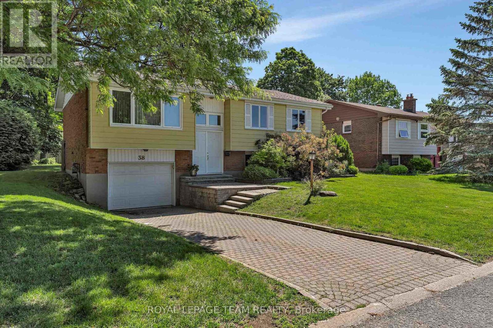 38 Elmbank Crescent, Ottawa, Ontario  K2G 3P6 - Photo 2 - X13440126