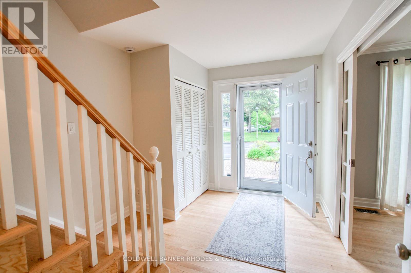 1666 Amberdale Crescent, Ottawa, Ontario  K1H 7B3 - Photo 3 - X13440178