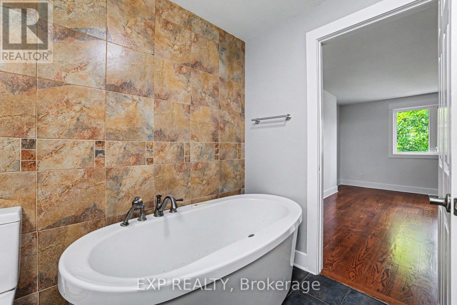 241 Anglehart Avenue, Ottawa, Ontario  K1E 2V7 - Photo 27 - X13440290
