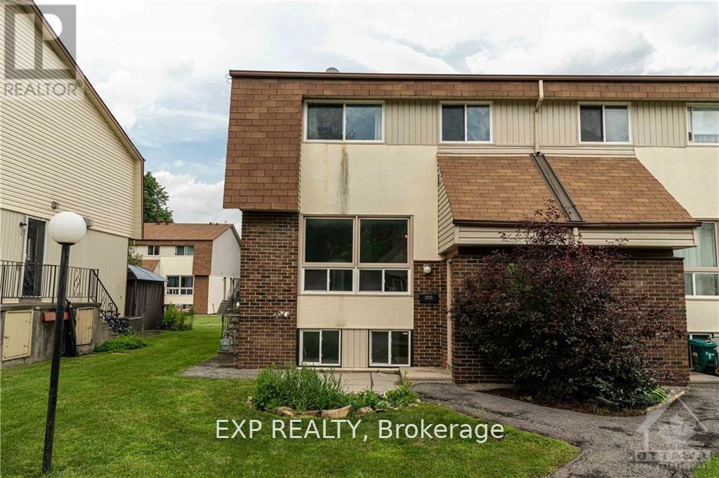 C - 20 FORESTER CRESCENT, Ottawa, Ontario