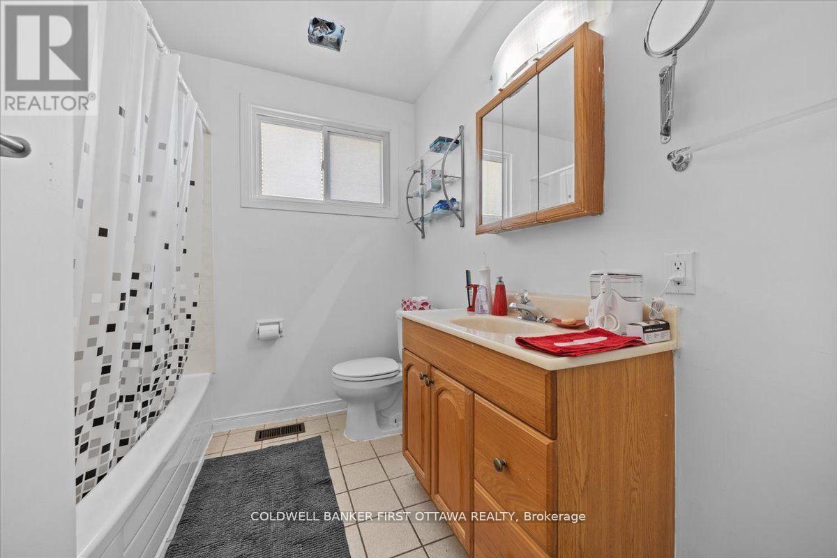 902 Watson Street, Ottawa, Ontario  K2B 6B9 - Photo 10 - X13440814