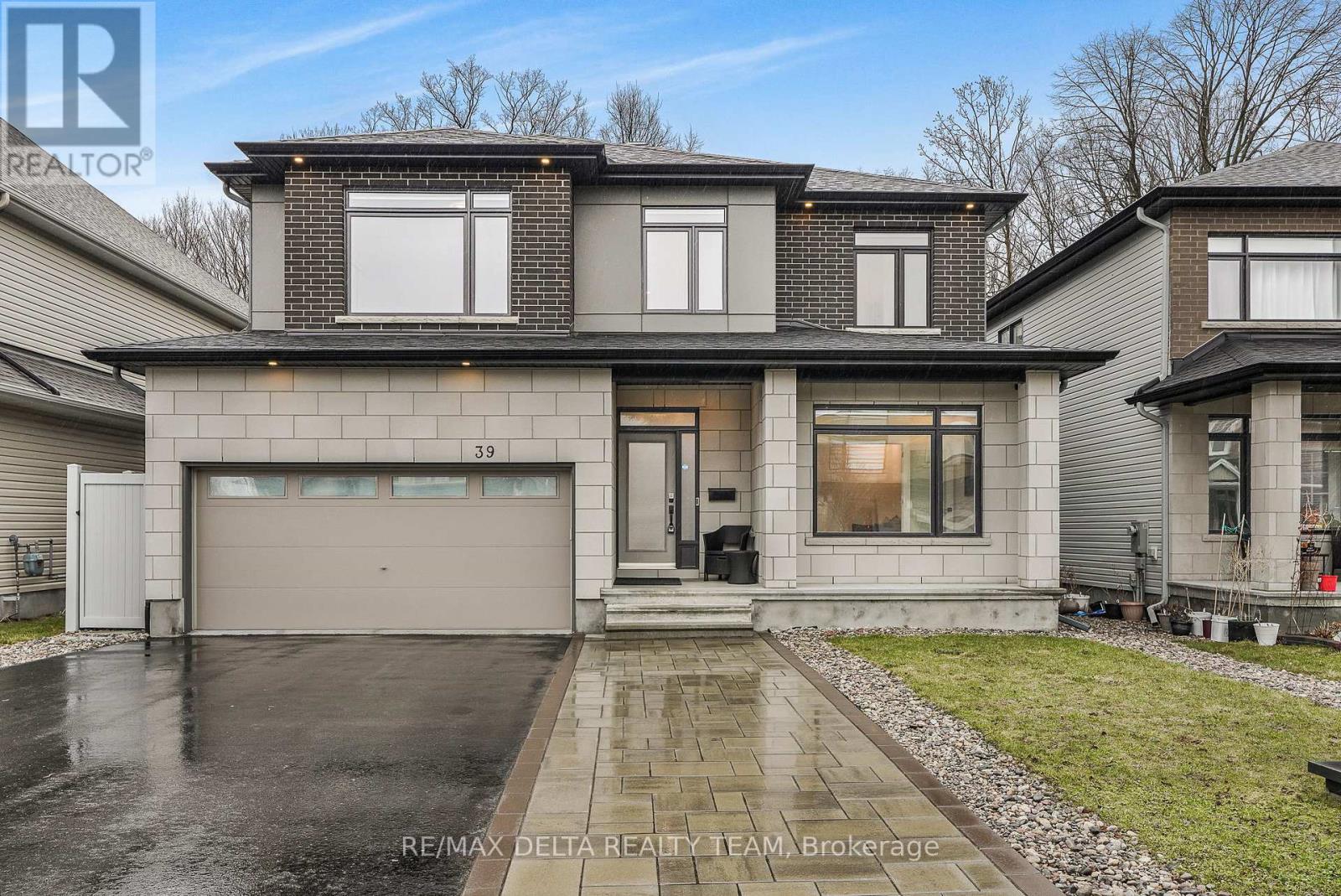 39 ANGEL HEIGHTS, Ottawa, Ontario