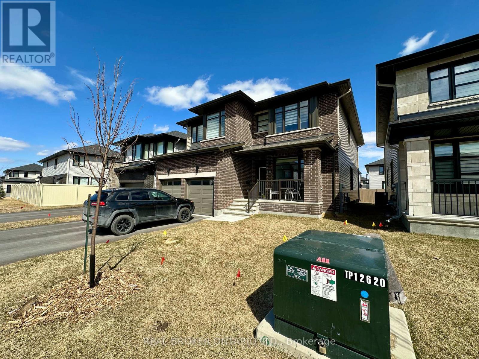 646 Gendarme Circle, Ottawa, Ontario  K1W 0R5 - Photo 2 - X13441086