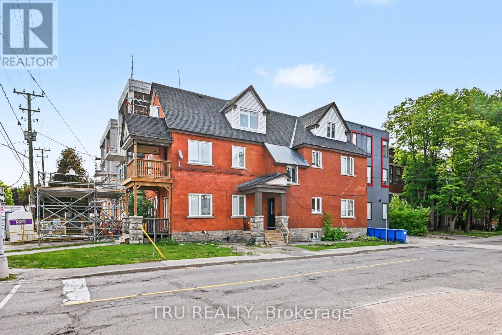 351 FRIEL STREET, Ottawa, Ontario