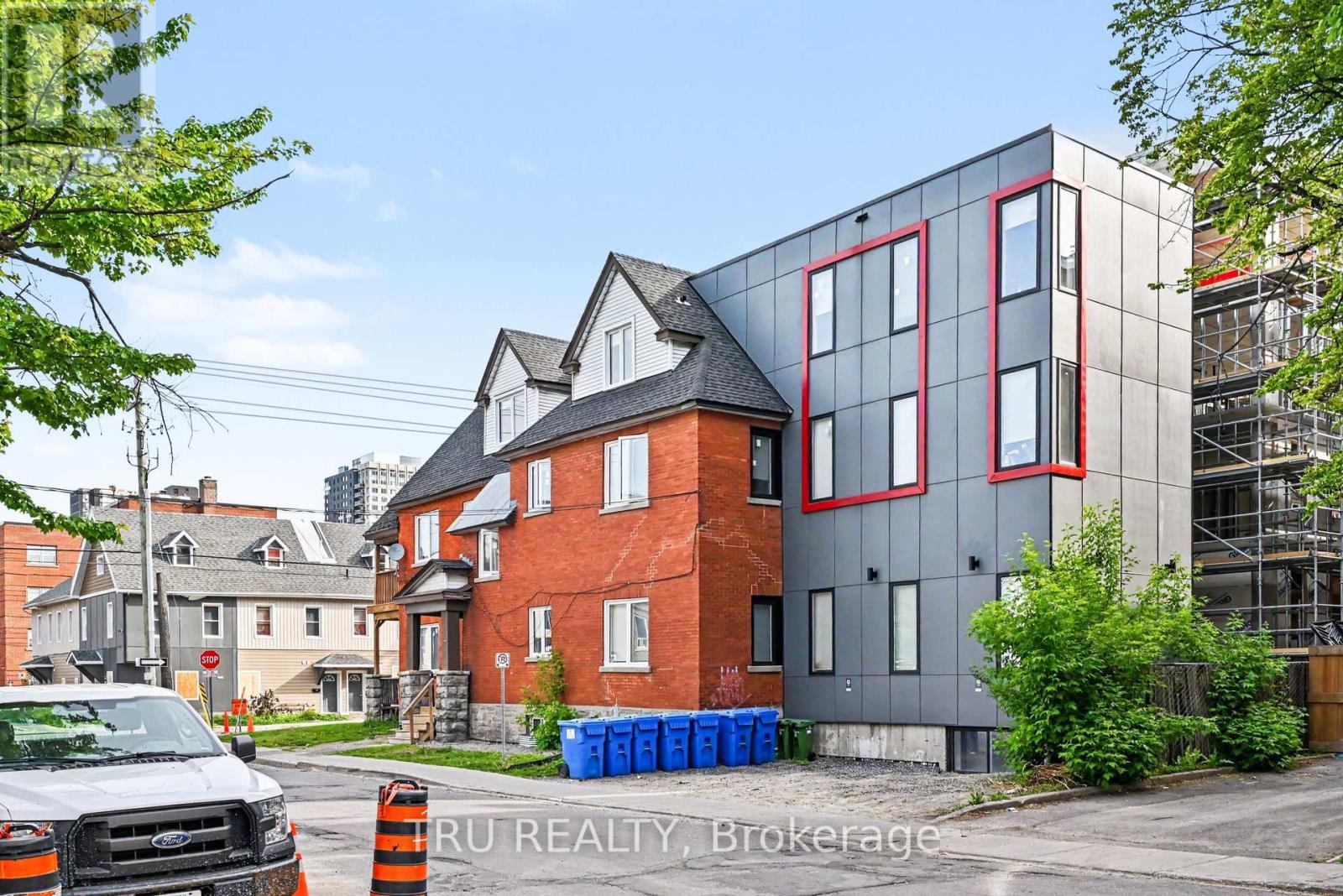 351 Friel Street, Ottawa, Ontario  K1N 7W7 - Photo 3 - X13441322