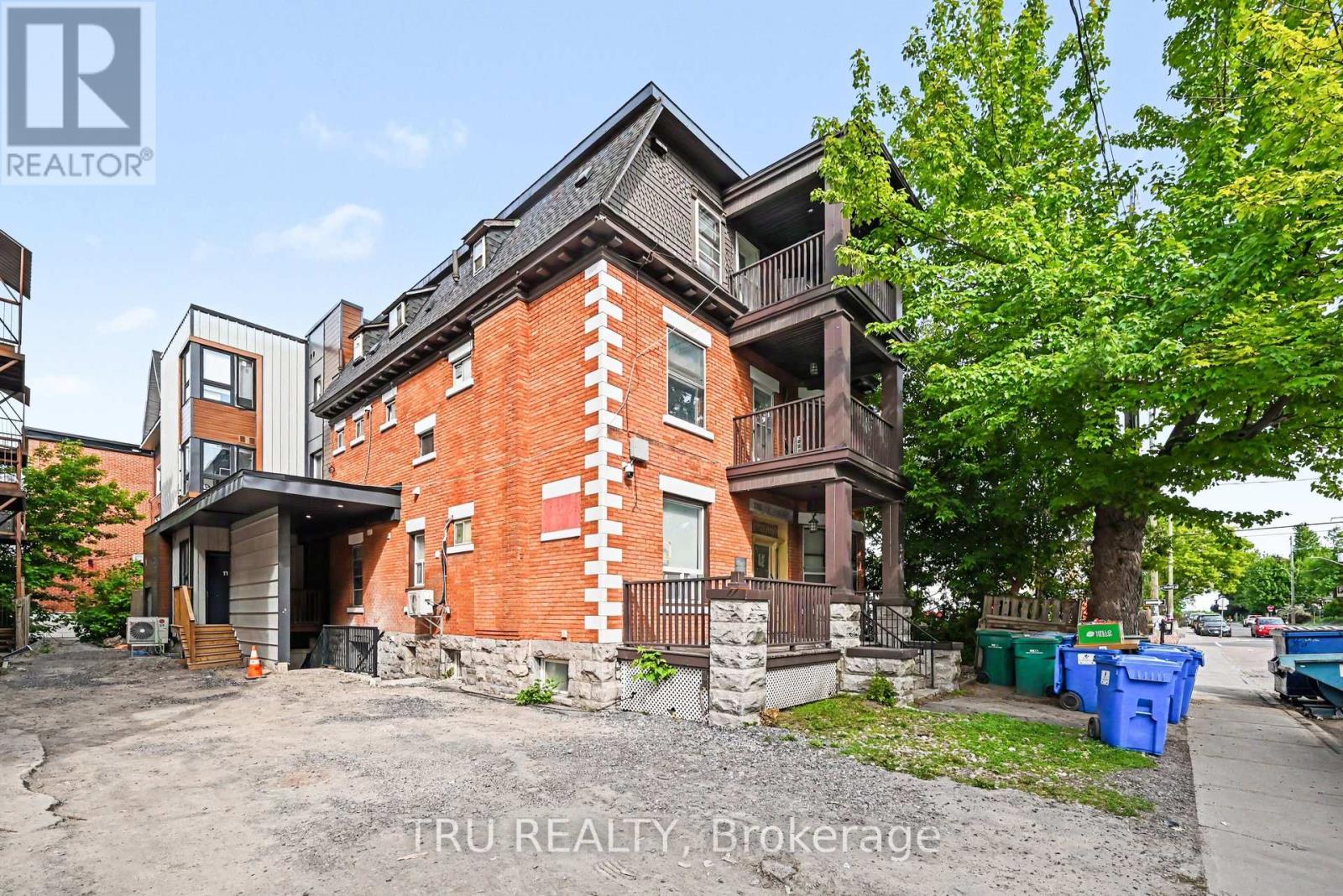 360 FRIEL STREET, Ottawa, Ontario