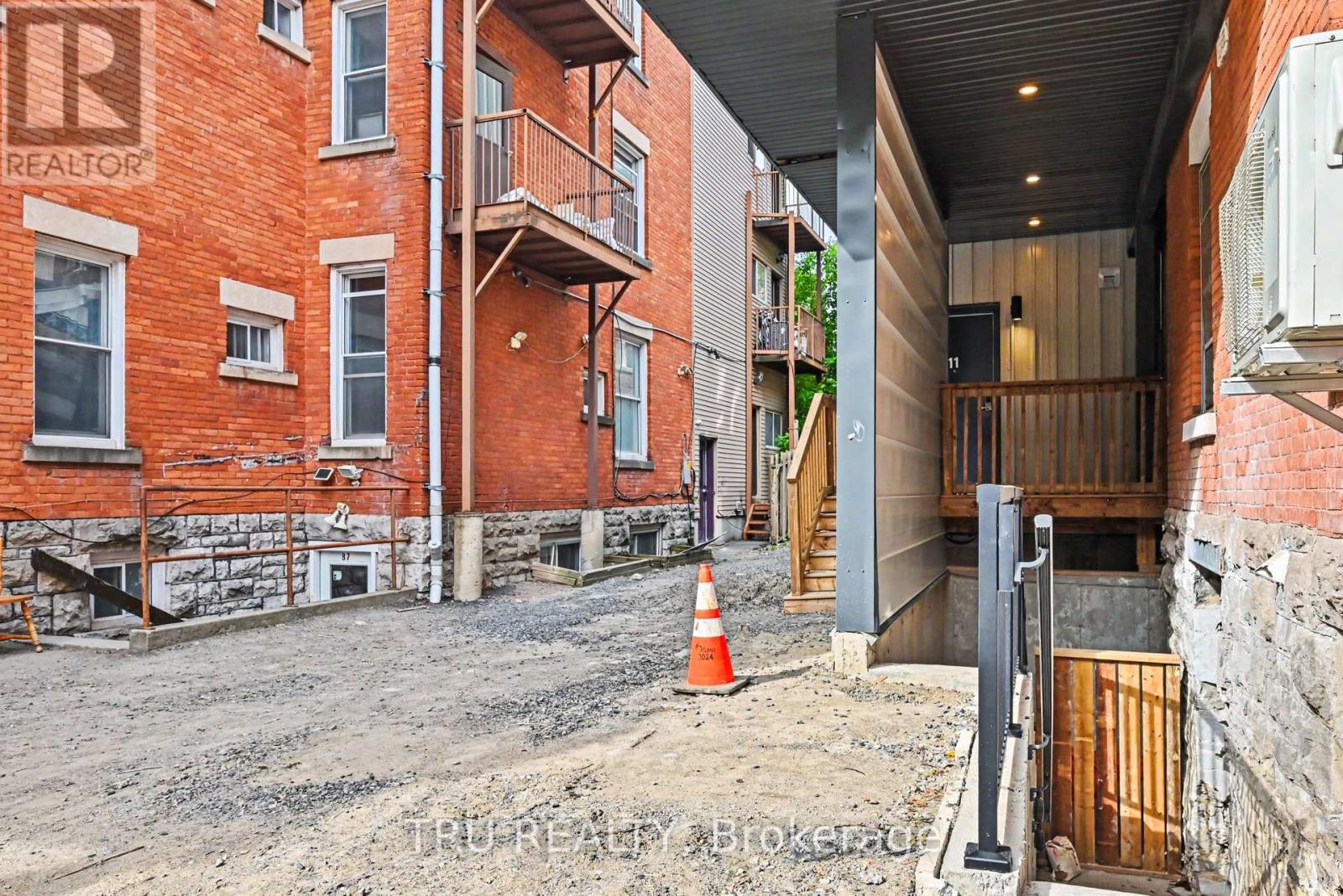 360 Friel Street, Ottawa, Ontario  K1N 7W6 - Photo 3 - X13441376