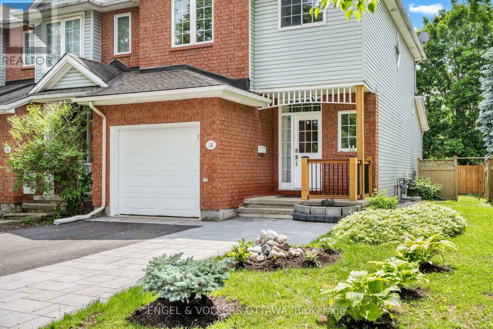 18 Cambray Lane, Ottawa, Ontario  K2K 3C3 - Photo 2 - X13441838